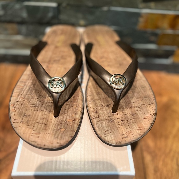 Michael Kors Jet Set Jelly Flip Flops - Picture 4 of 6